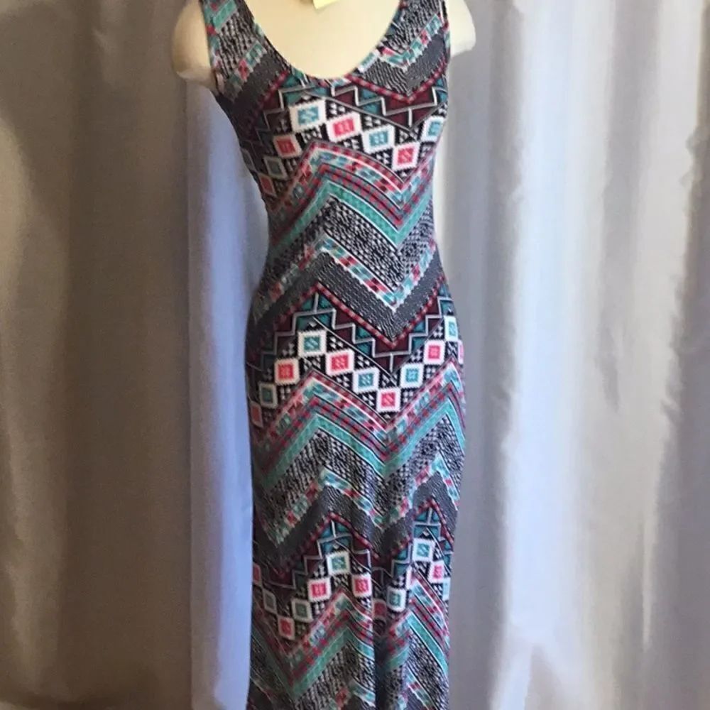 Aztec pattern maxi dress open back in medium - Picture 4 of 15